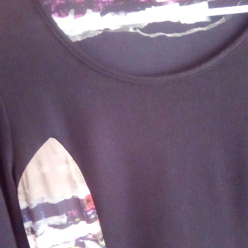 Elegant Black Women's Tunic with Artistic Pattern